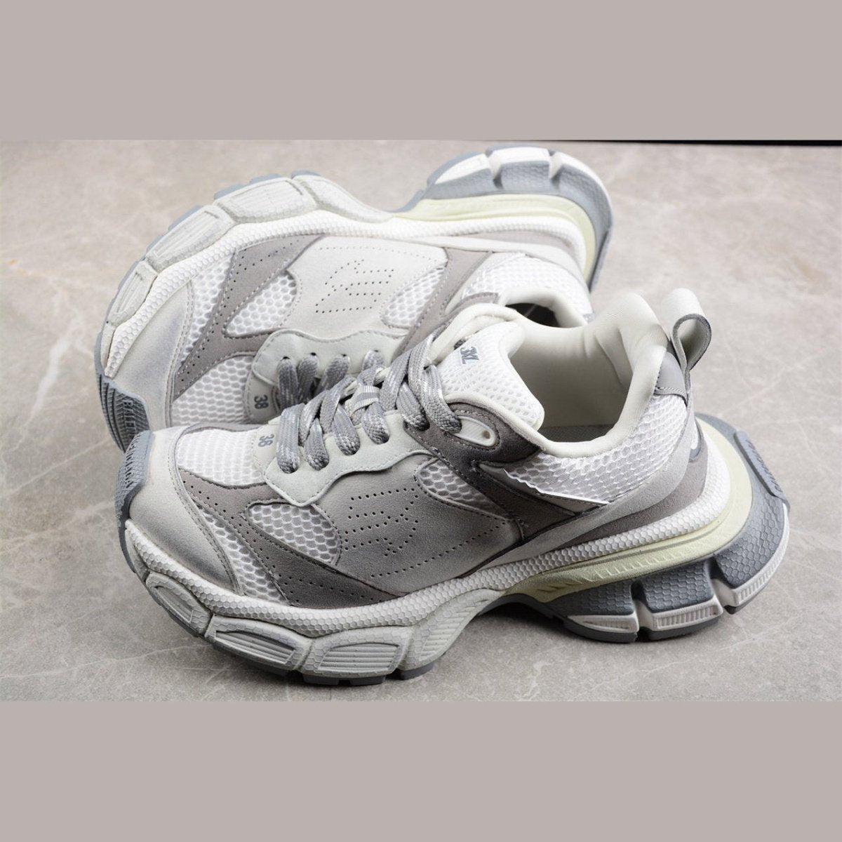 BALENCIAGA 3XL x WHITE GREY - Phantom Kicks