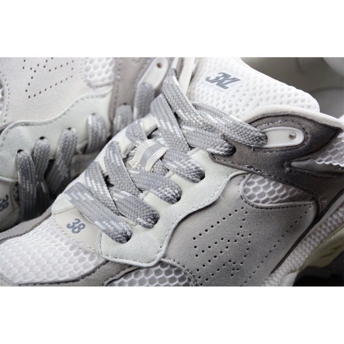 BALENCIAGA 3XL x WHITE GREY - Phantom Kicks