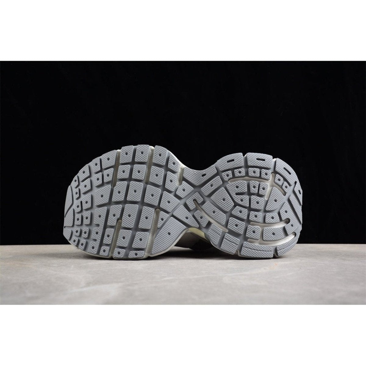 BALENCIAGA 3XL x WHITE GREY - Phantom Kicks