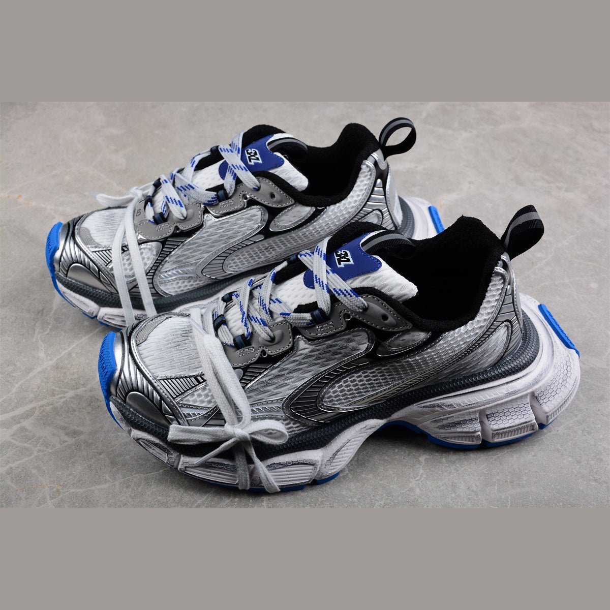 BALENCIAGA 3XL x WHITE GREY BLUE - Phantom Kicks