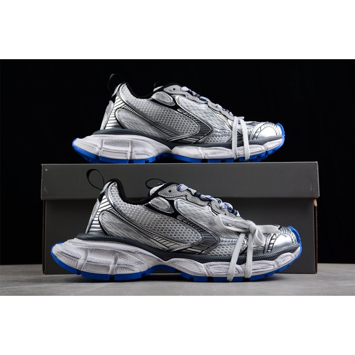BALENCIAGA 3XL x WHITE GREY BLUE - Phantom Kicks