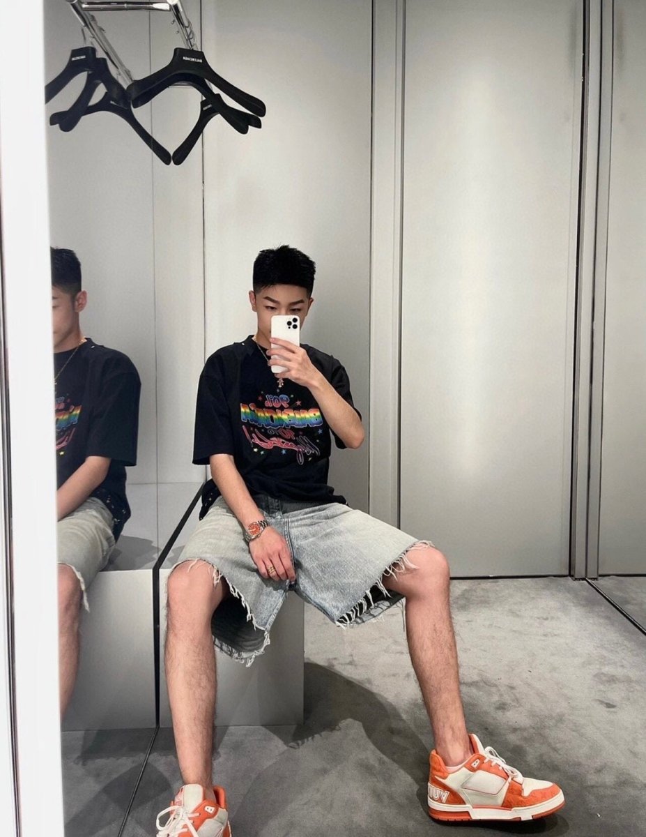 Balenciaga '90s Nostalgia' T-Shirt - Phantom Kicks