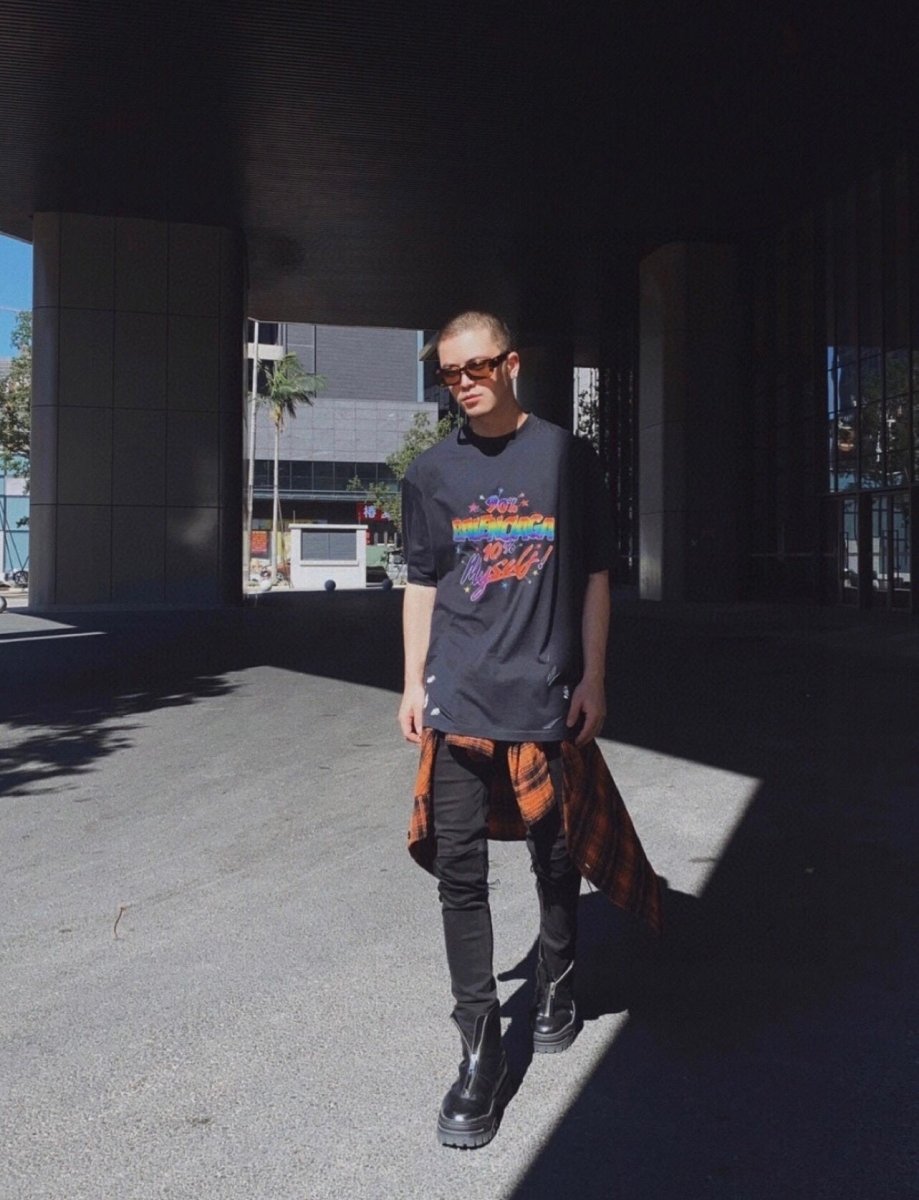 Balenciaga '90s Nostalgia' T-Shirt - Phantom Kicks
