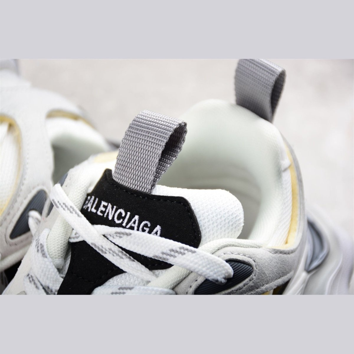 BALENCIAGA CARGO x WHITE GREY RED - Phantom Kicks