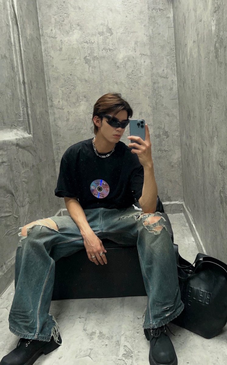 Balenciaga CD Graphic Black T-Shirt - Phantom Kicks