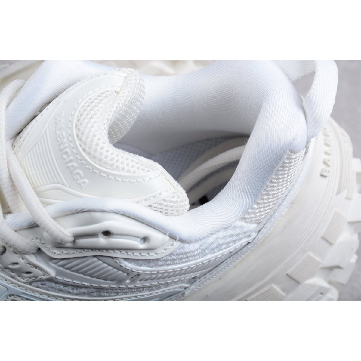 BALENCIAGA DEFENDER x WHITE - Phantom Kicks