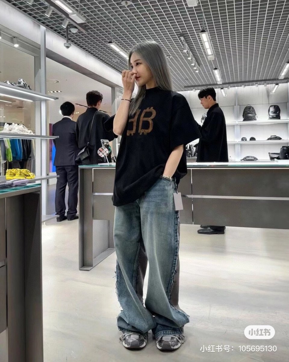 Balenciaga Distressed BB Logo T-Shirt - Phantom Kicks