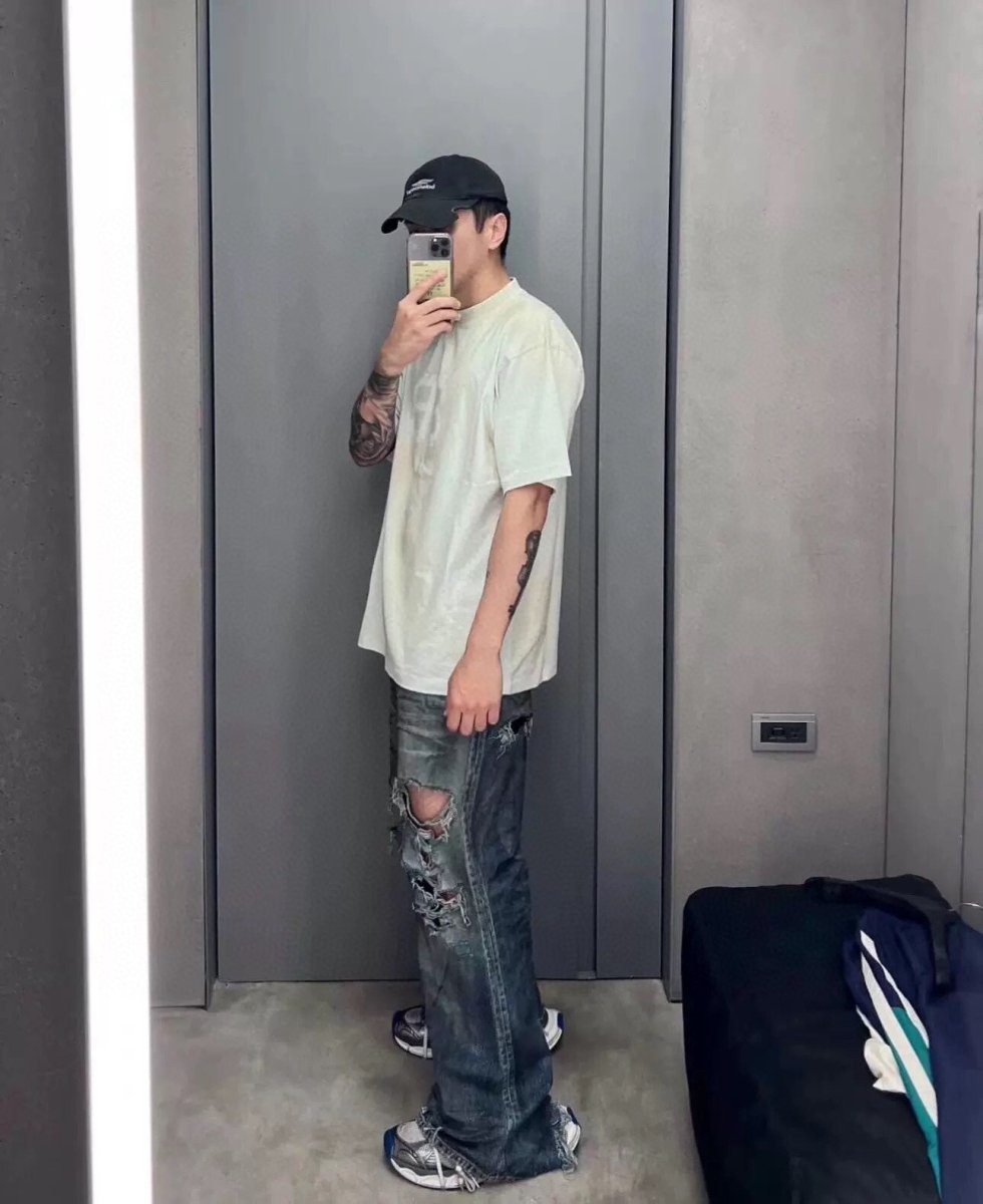 BALENCIAGA DISTRESSED LOGO T-SHIRT WHITE GREY - Phantom Kicks