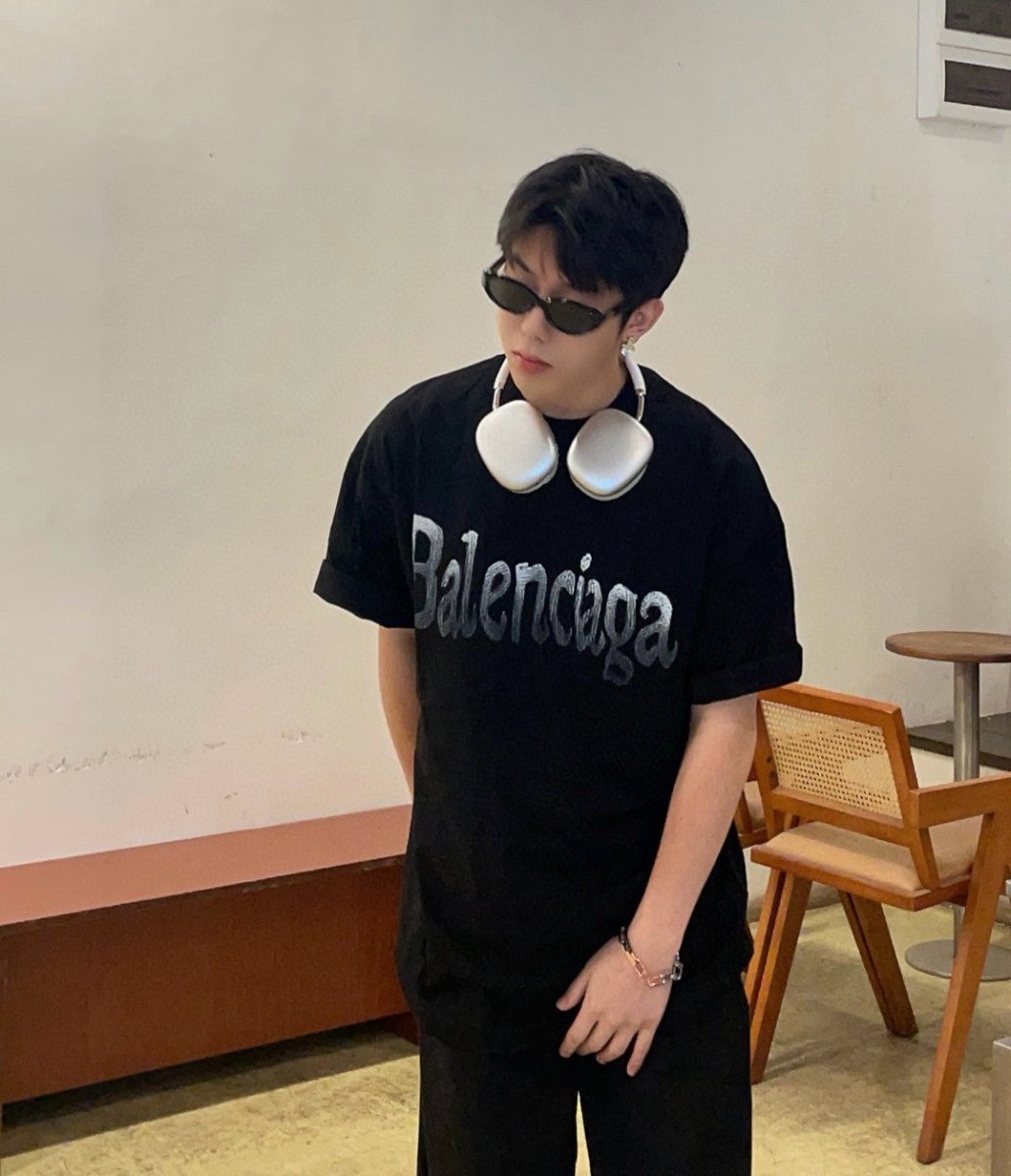 Balenciaga Gradient Logo T-Shirt (Black) - Phantom Kicks