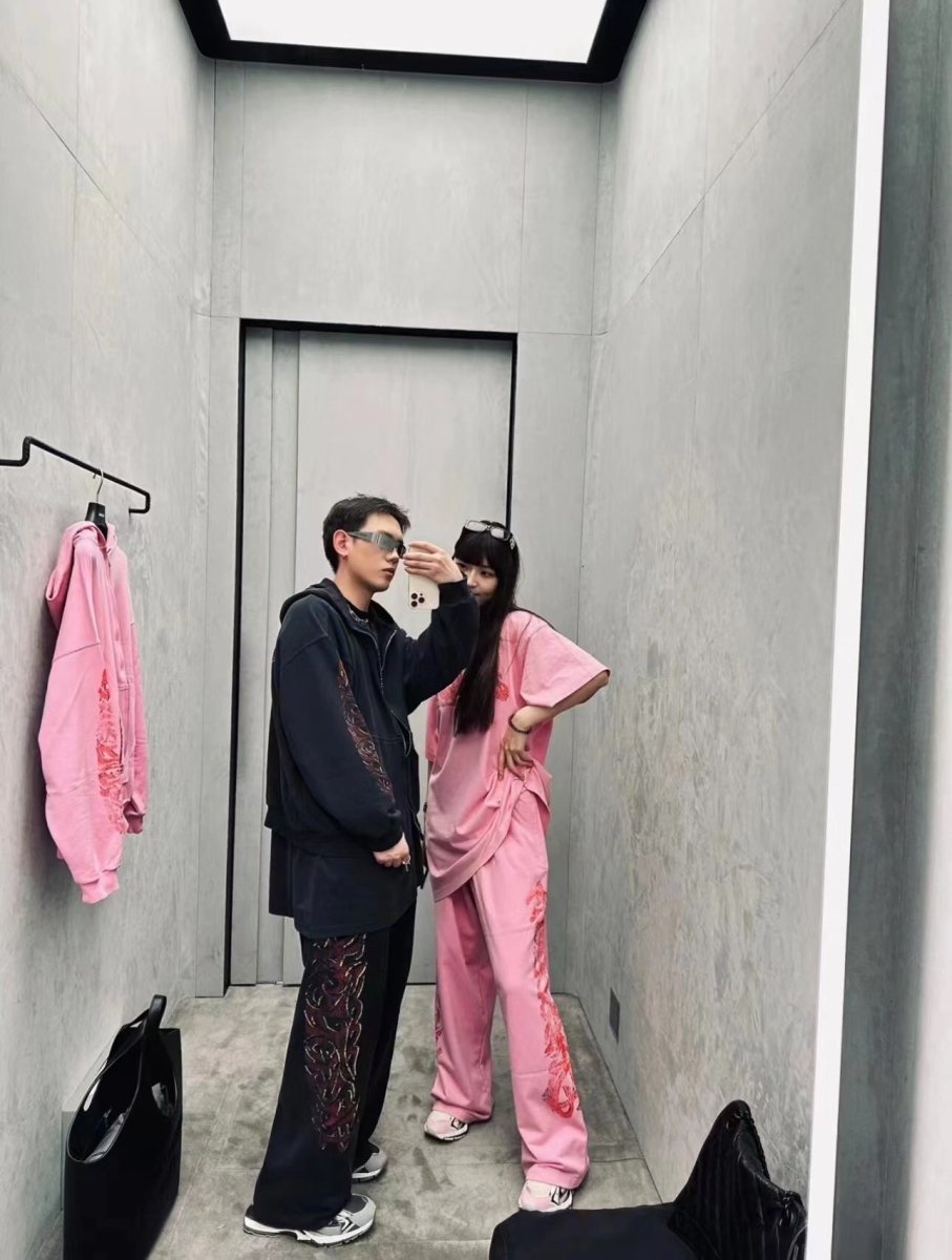 BALENCIAGA GRAFFITI T-SHIRT PINK - Phantom Kicks