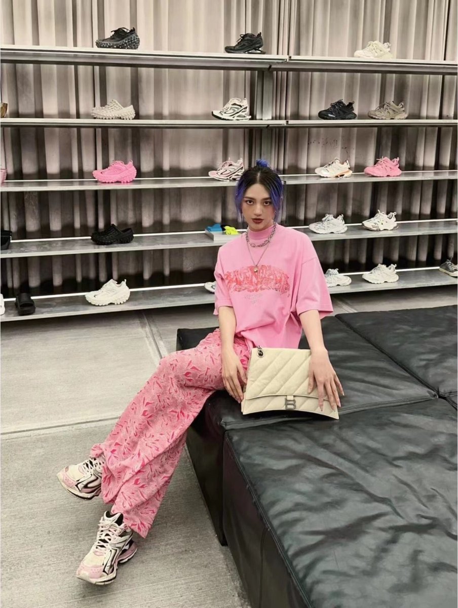 BALENCIAGA GRAFFITI T-SHIRT PINK - Phantom Kicks