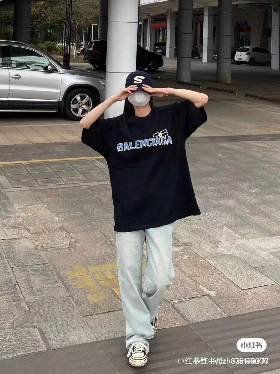 Balenciaga Graphic Logo T-Shirt (Black) - Phantom Kicks