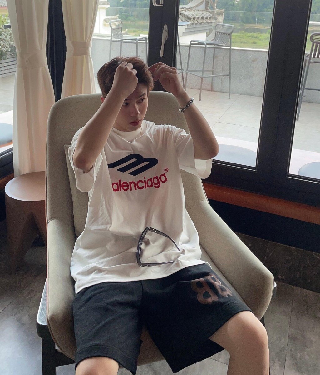 BALENCIAGA LOGO GRAPHIC T-SHIRT WHITE - Phantom Kicks
