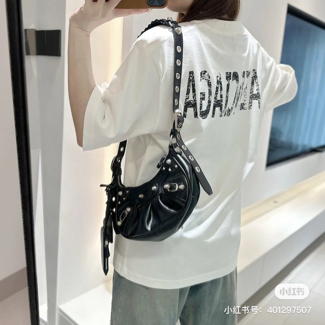 Balenciaga T-Shirt - Distressed Logo - Phantom Kicks
