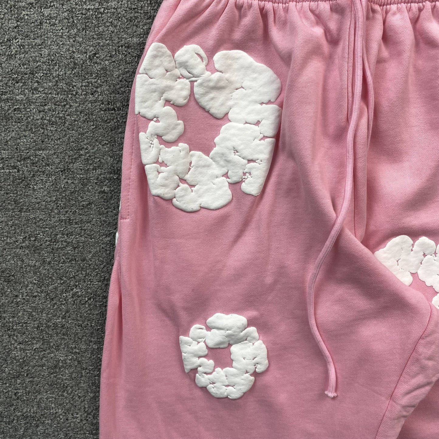 DENIM TEARS COTTON WREATH SWEATPANTS PINK - Phantom Kicks