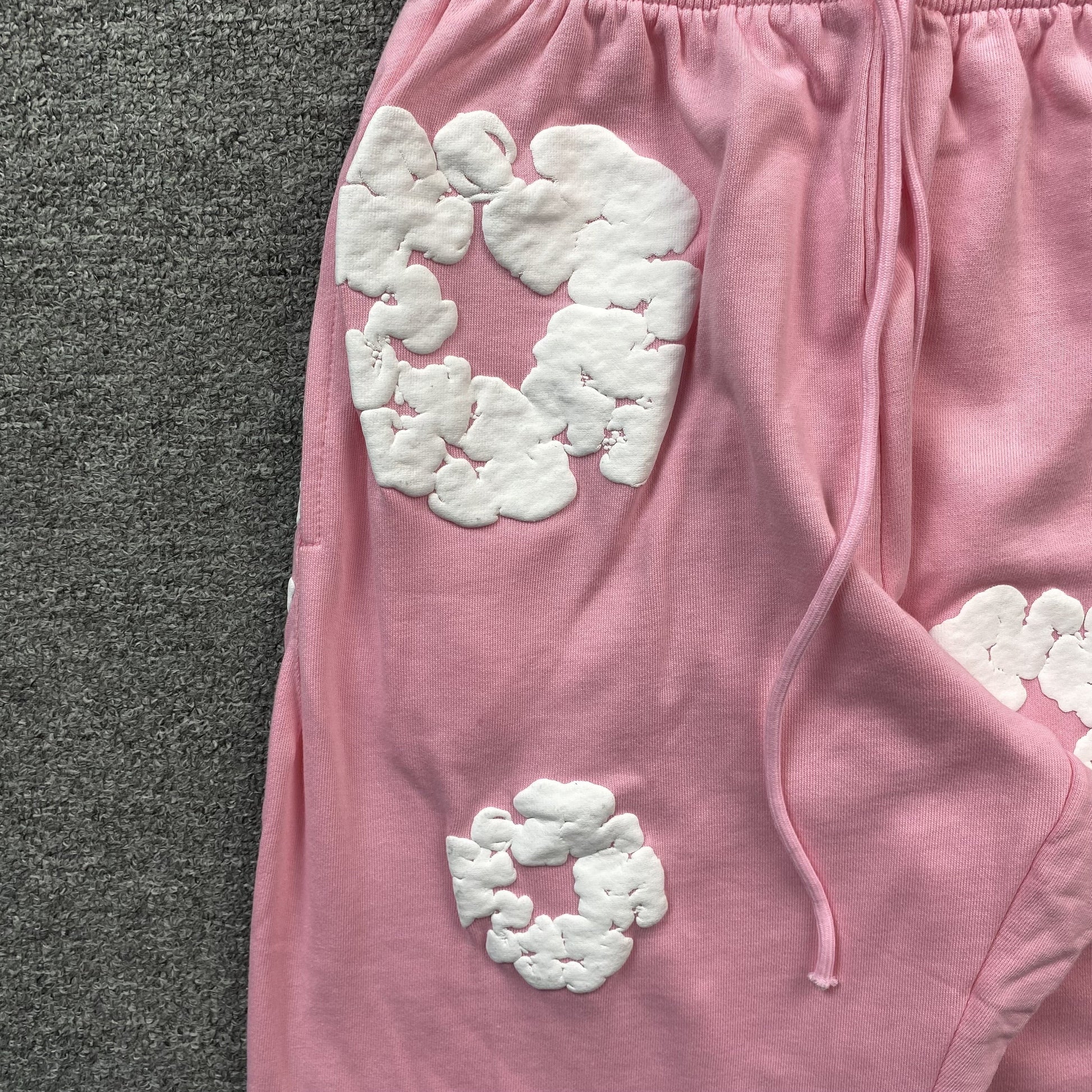 DENIM TEARS COTTON WREATH SWEATPANTS PINK - Phantom Kicks