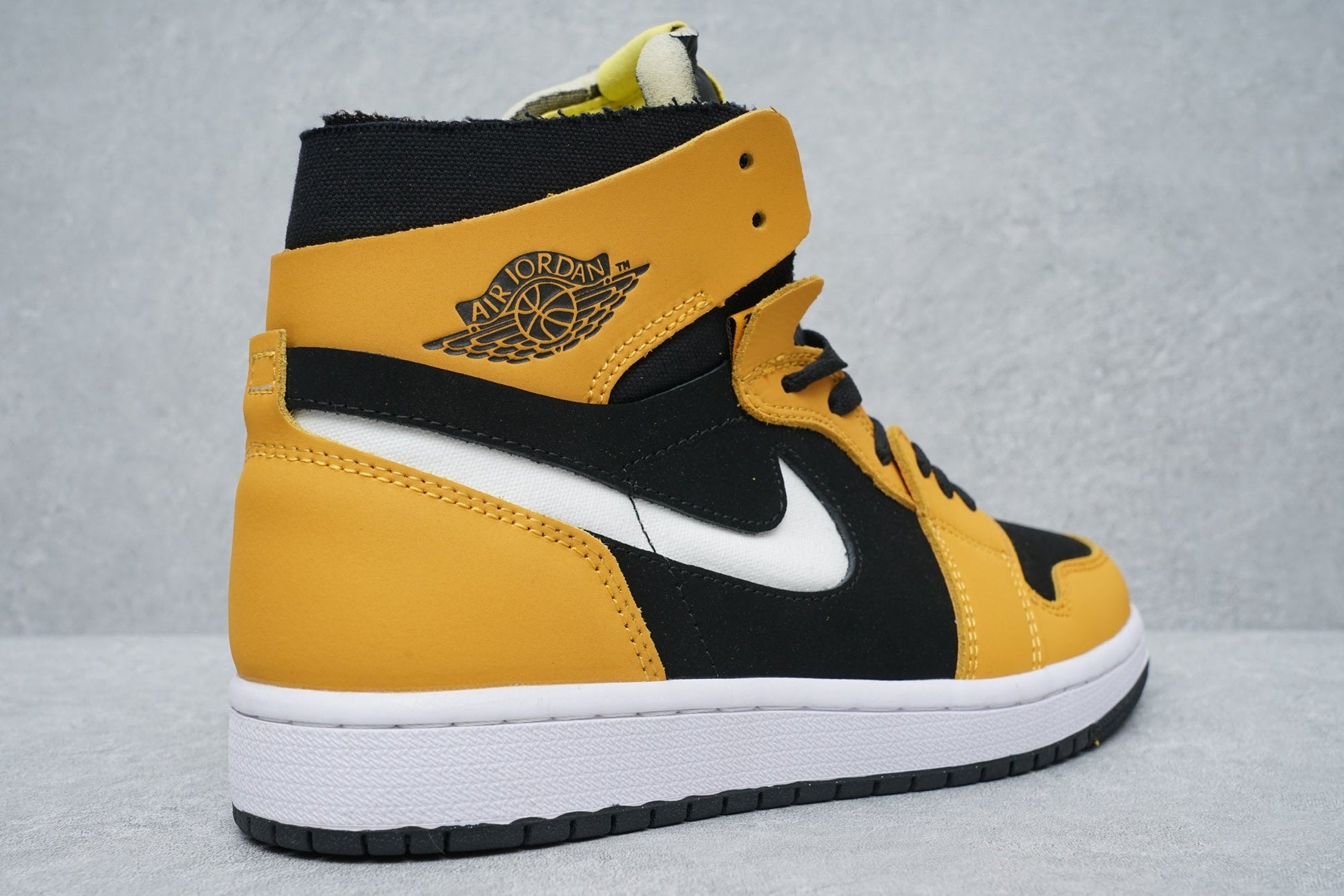 JORDAN 1 HIGH ZOOM AIR CMFT x BLACK MONARCH - Phantom Kicks