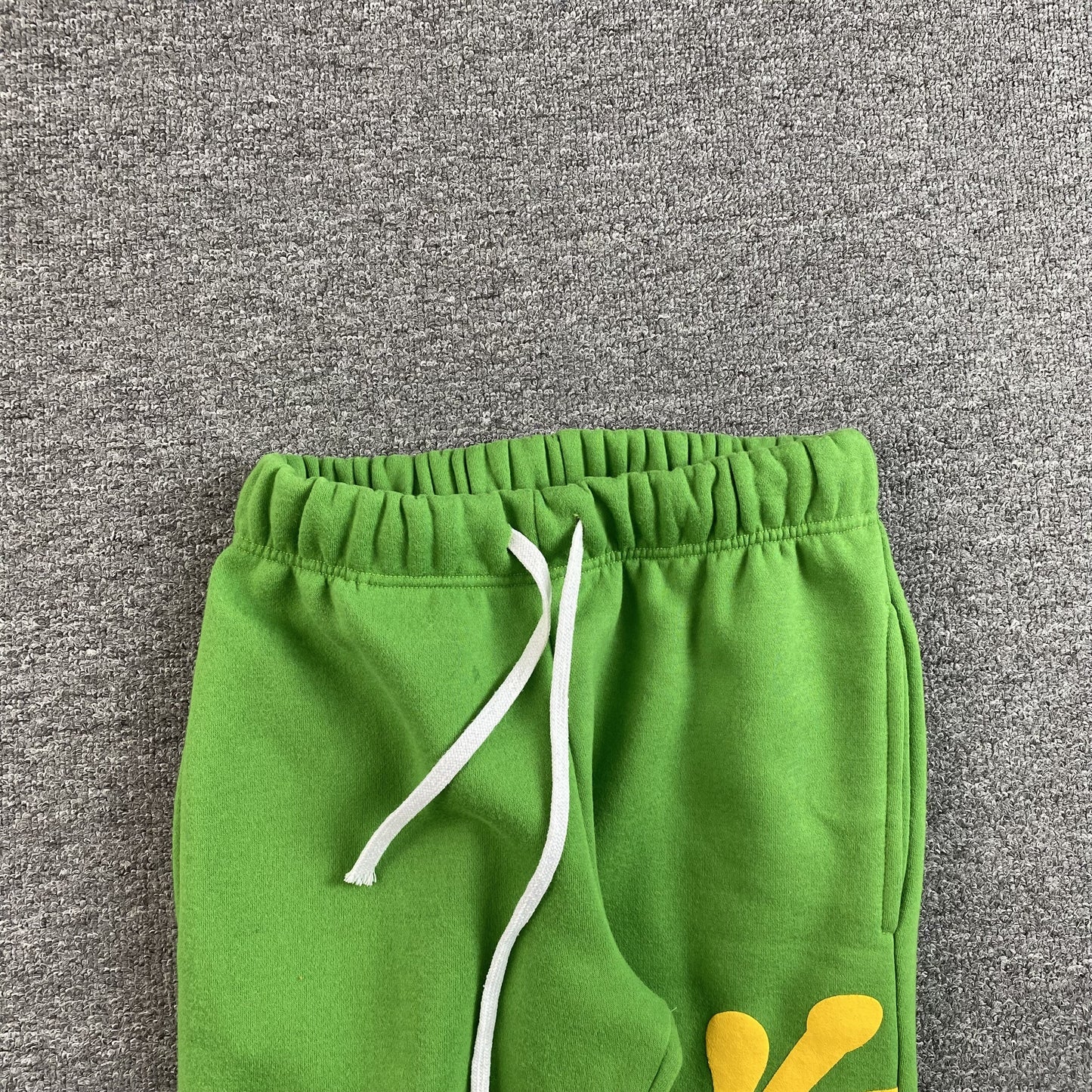 SYNA WORLD SWEATPANTS GREEN - Phantom Kicks