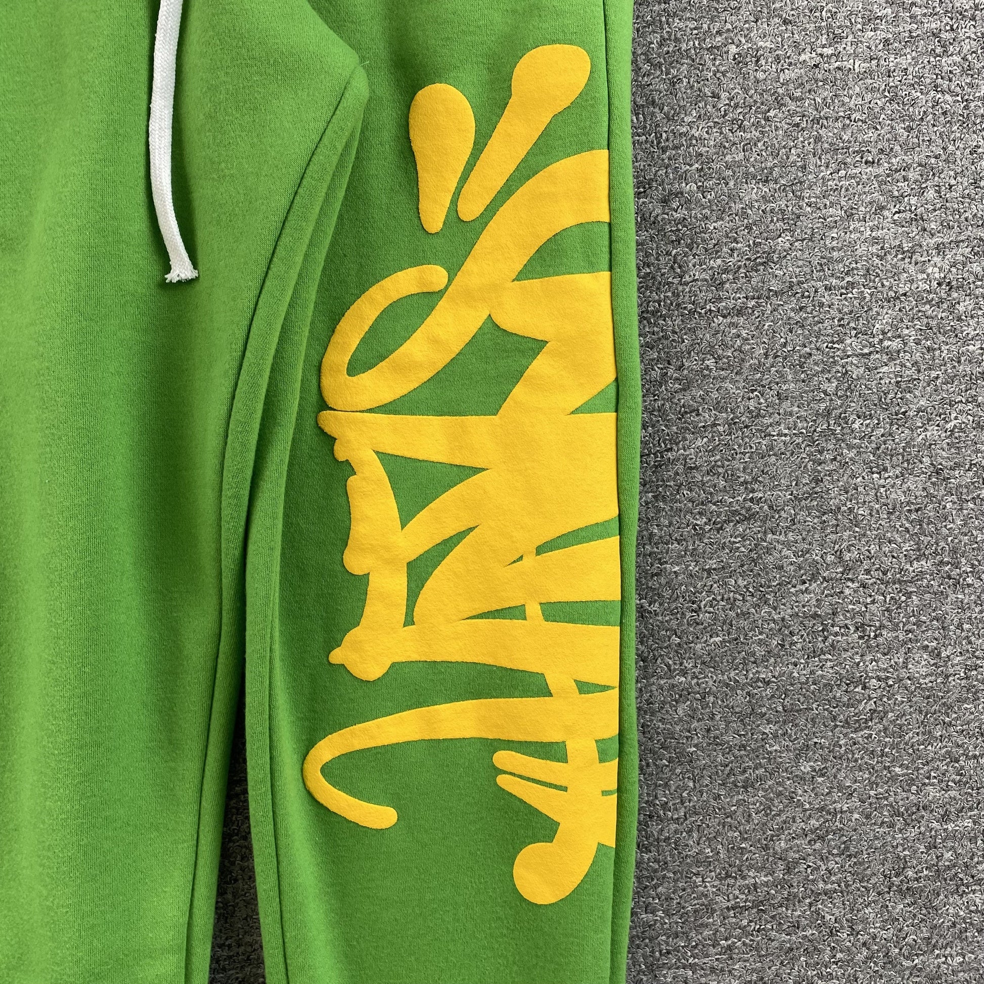SYNA WORLD SWEATPANTS GREEN - Phantom Kicks