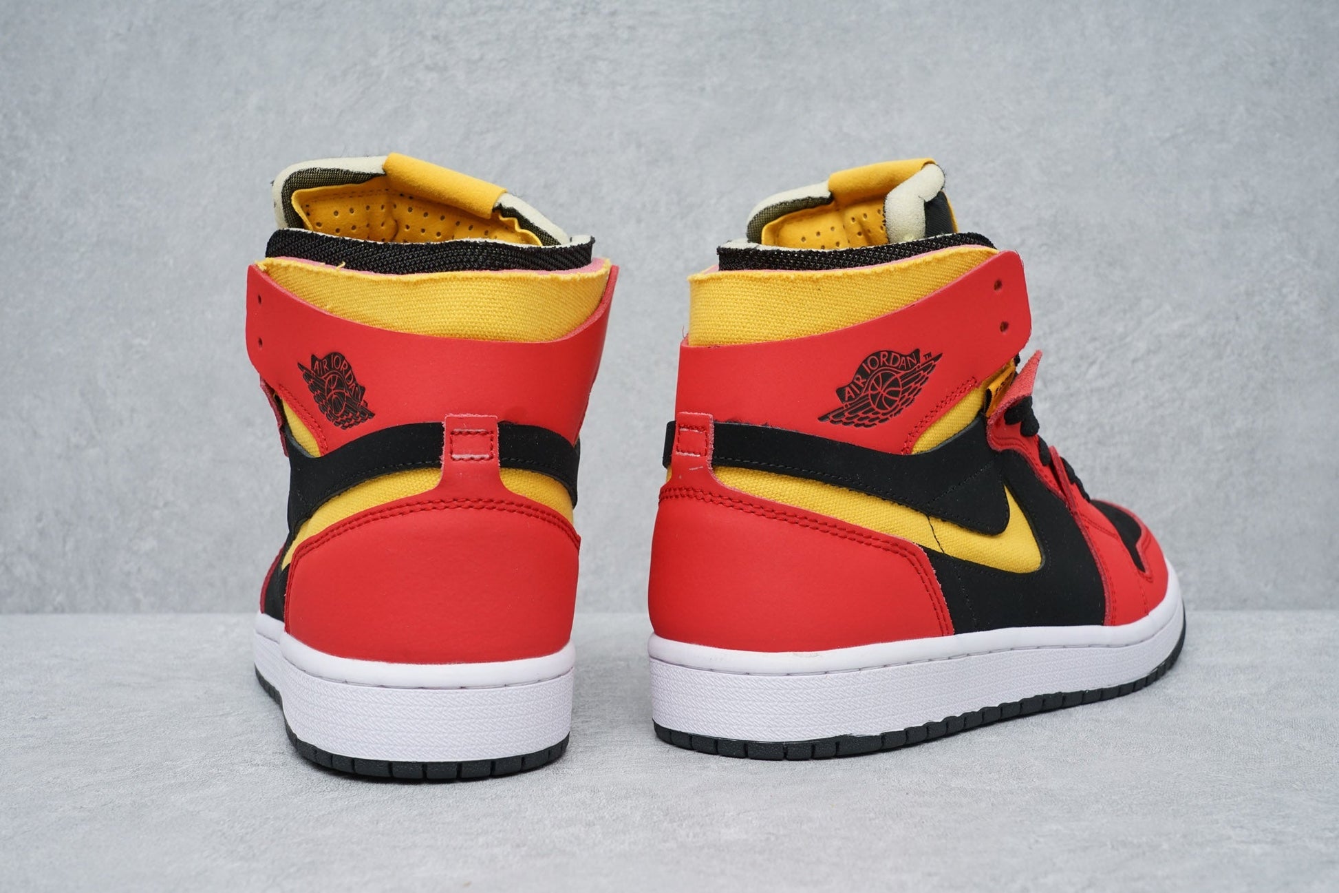 JORDAN 1 HIGH ZOOM AIR CMFT x BLACK CHILE RED - Phantom Kicks