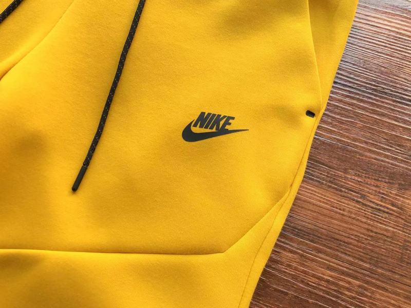 NIKE TECH FLEECE PANTS x YELLOW - Phantom Kicks