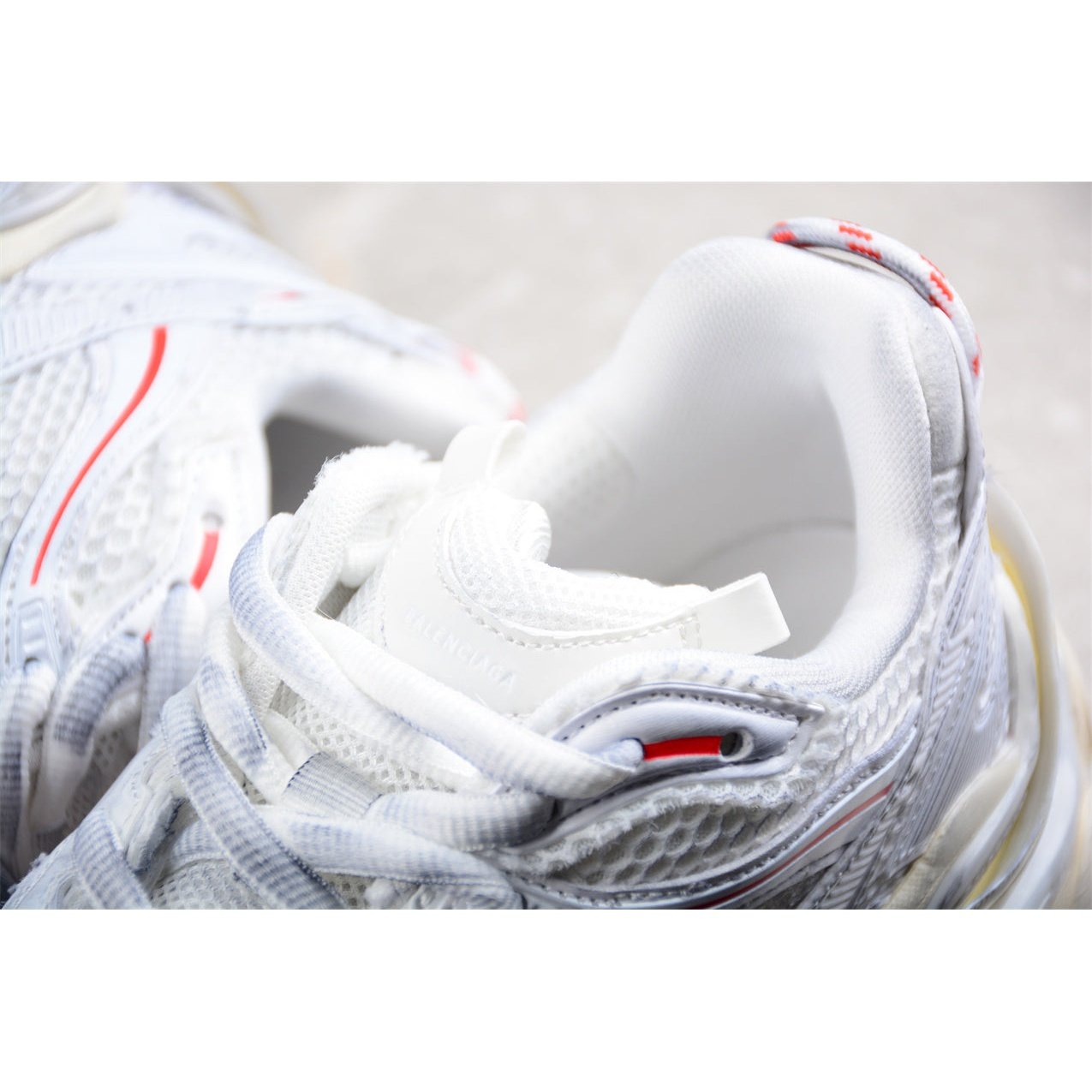 BALENCIAGA RUNNER x WHITE BEIGE RED - Phantom Kicks