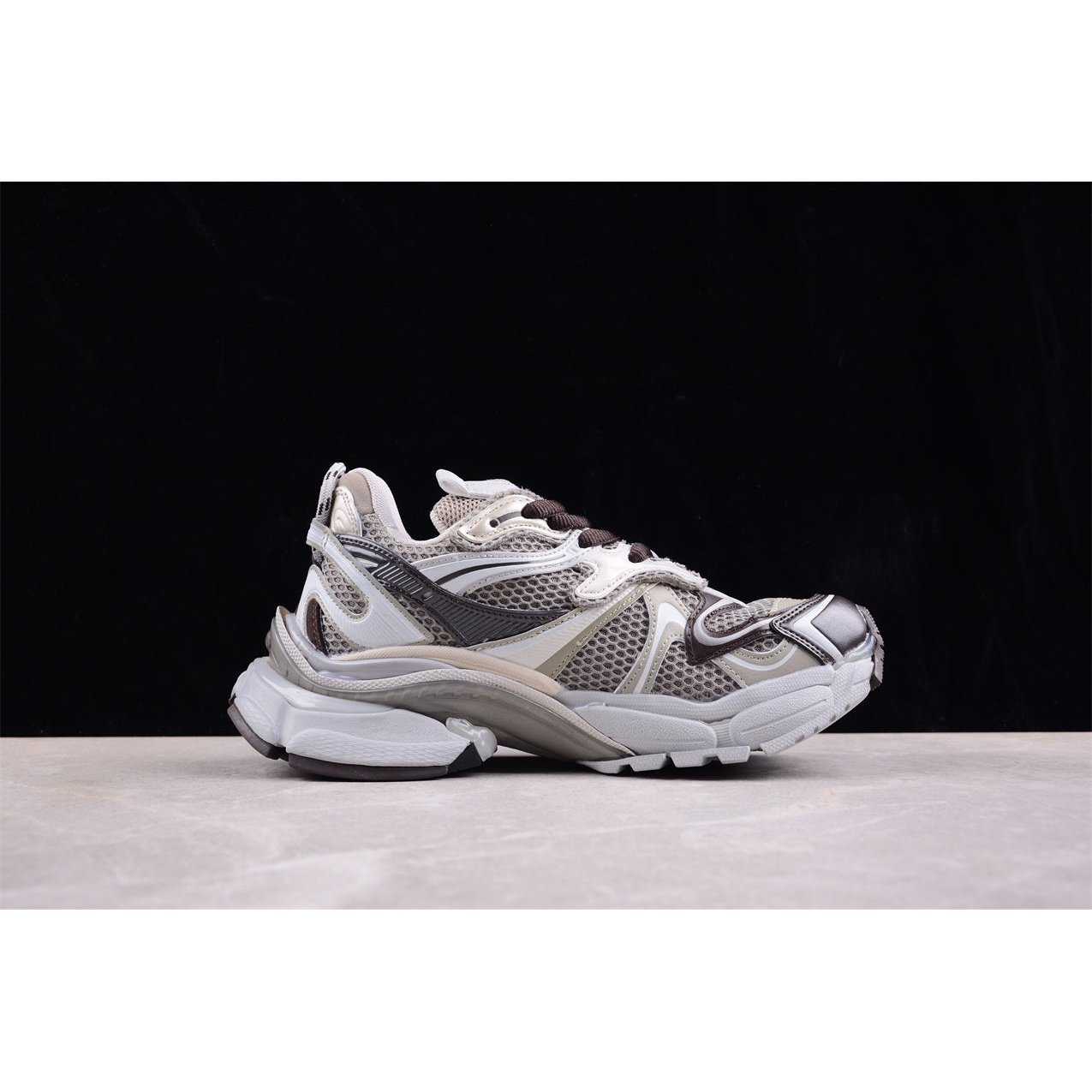 BALENCIAGA RUNNER x TAUPE MIX - Phantom Kicks