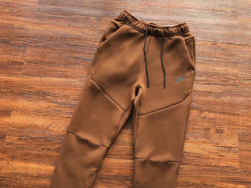 NIKE TECH FLEECE PANTS x BROWN - Phantom Kicks
