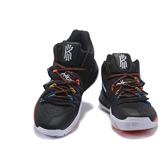 NIKE KYRIE 5 x FRIENDS - Phantom Kicks