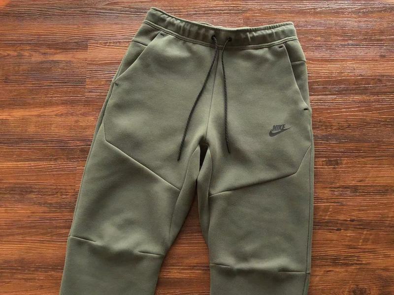 NIKE TECH FLEECE PANTS x ARMY GREEN - Phantom Kicks