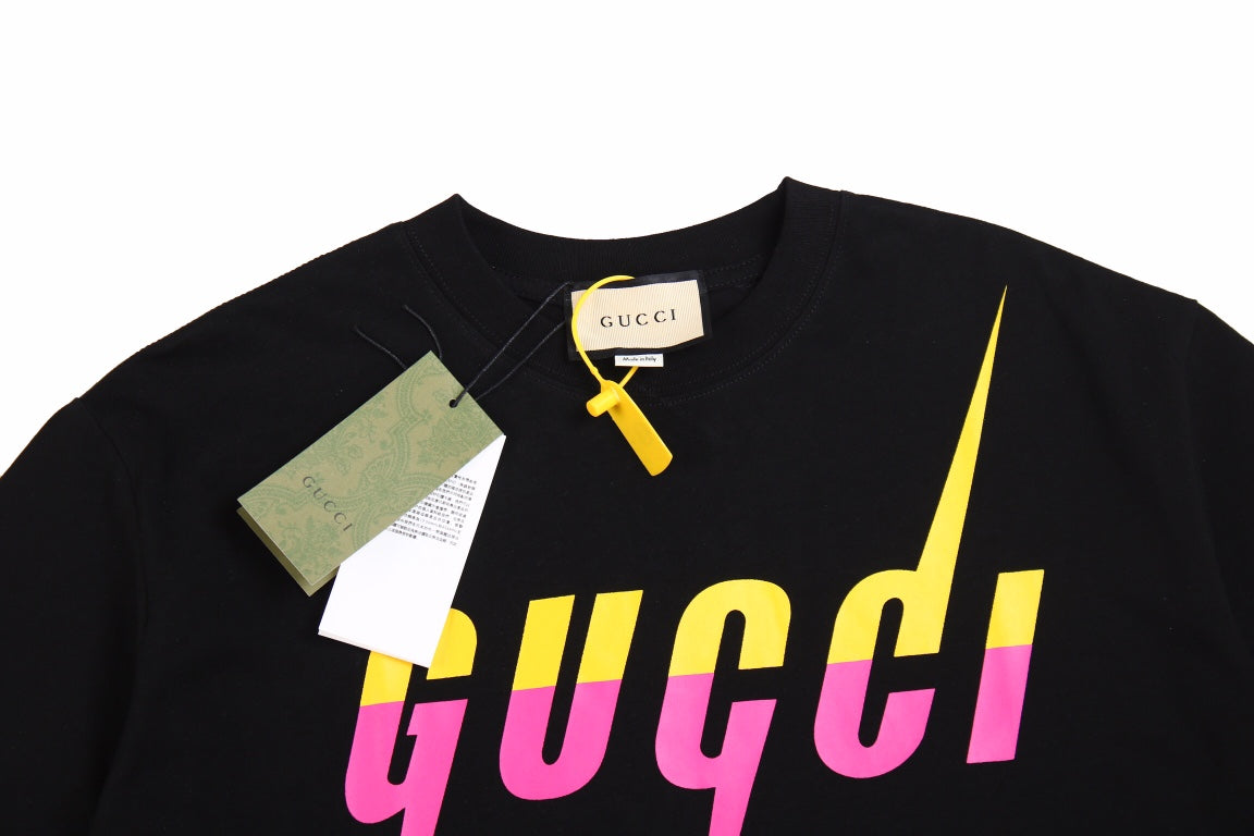 Gucci T-shirt with Retro Logo (Black) - Phantom Kicks