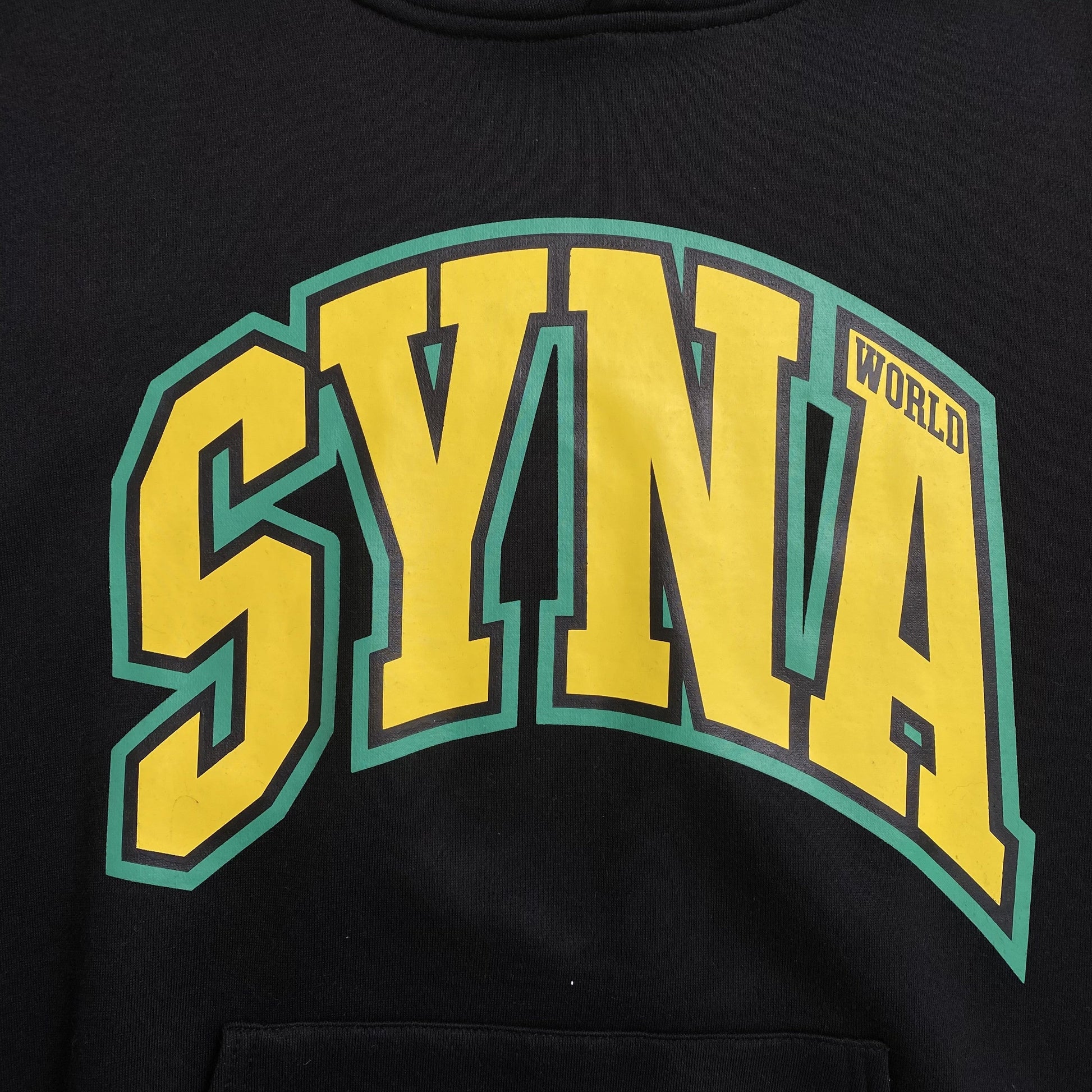 SYNA WORLD COLLEGE HOODIE BLACK - Phantom Kicks
