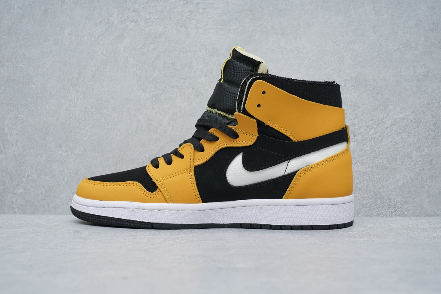 JORDAN 1 HIGH ZOOM AIR CMFT x BLACK MONARCH - Phantom Kicks