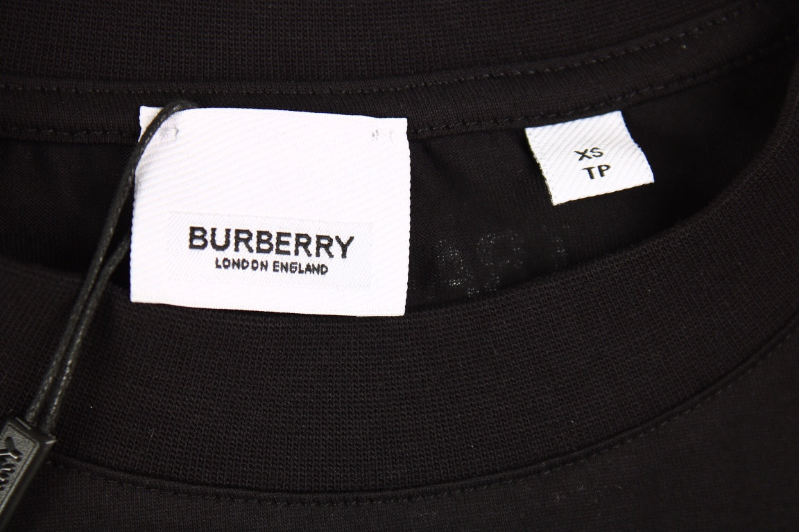 Burberry T-shirt with Gothic Logo - Phantom Kicks