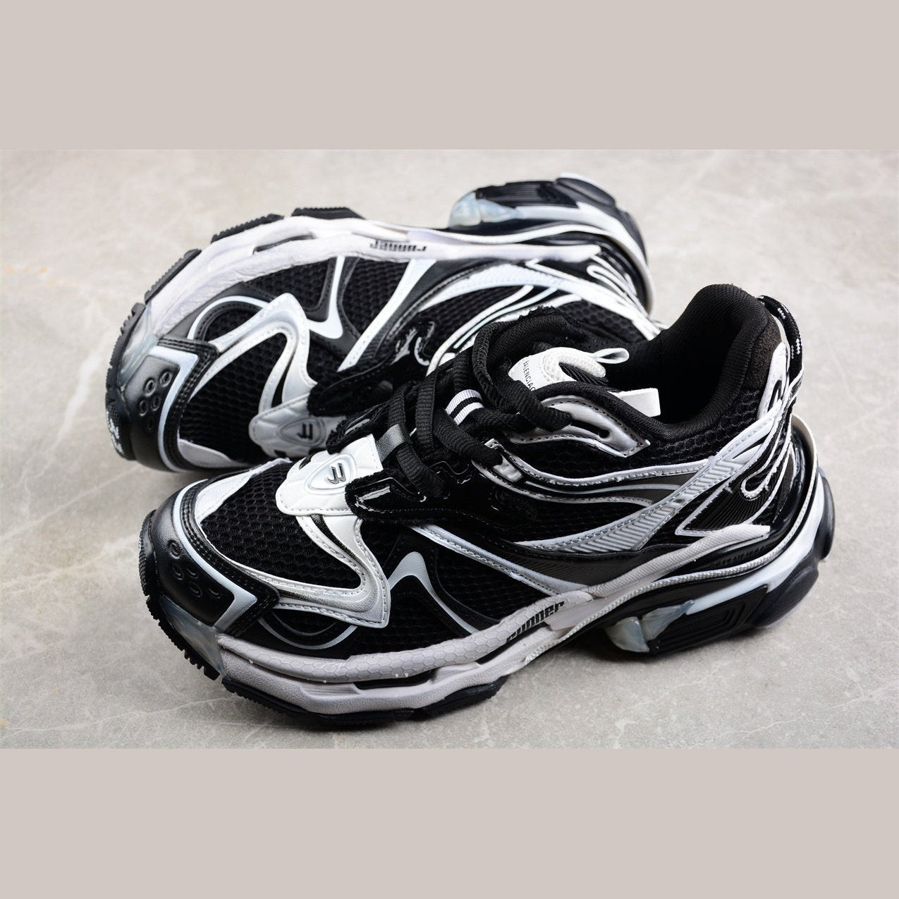 BALENCIAGA RUNNER x BLACK WHITE - Phantom Kicks
