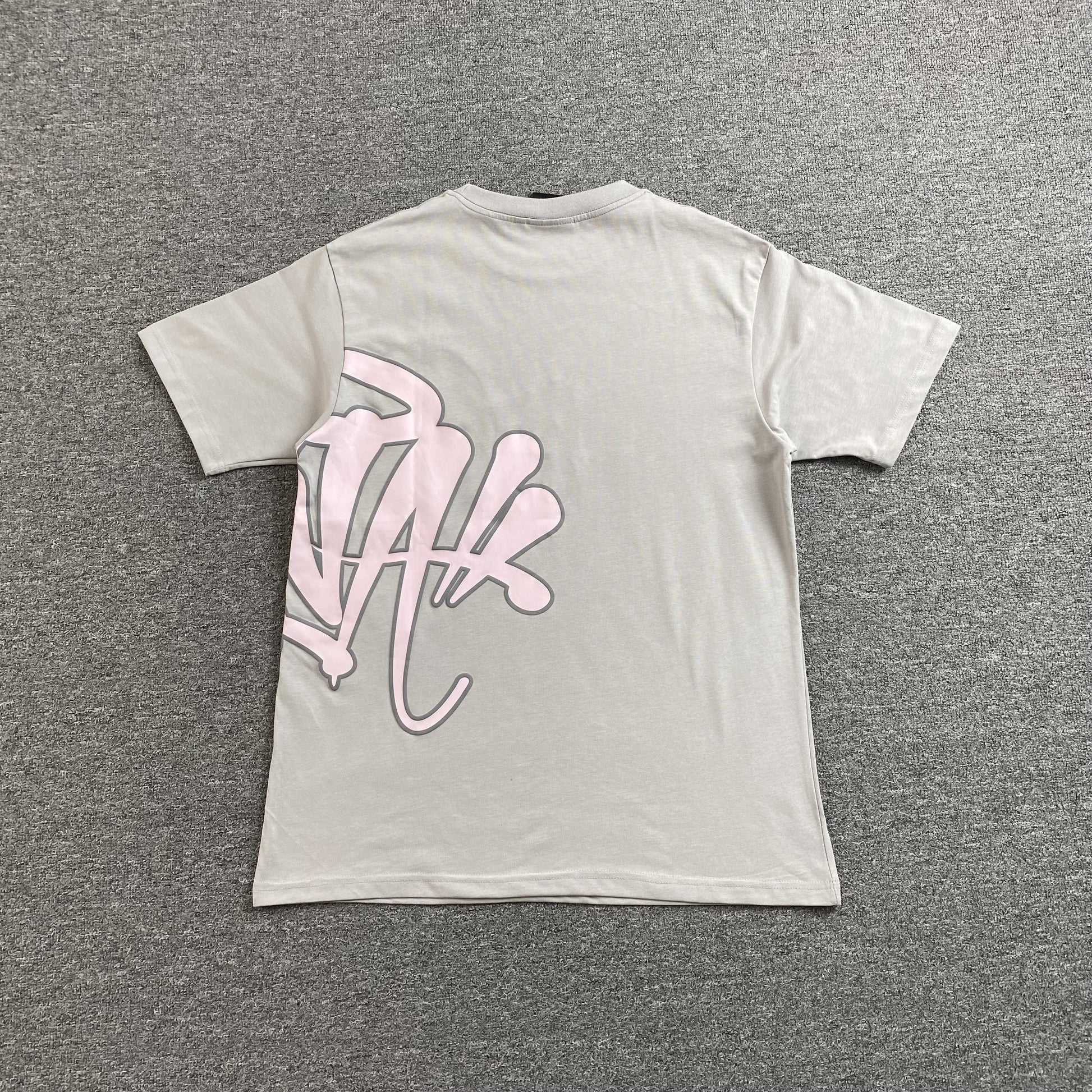 SYNA WORLD T-SHIRT GREY PINK - Phantom Kicks