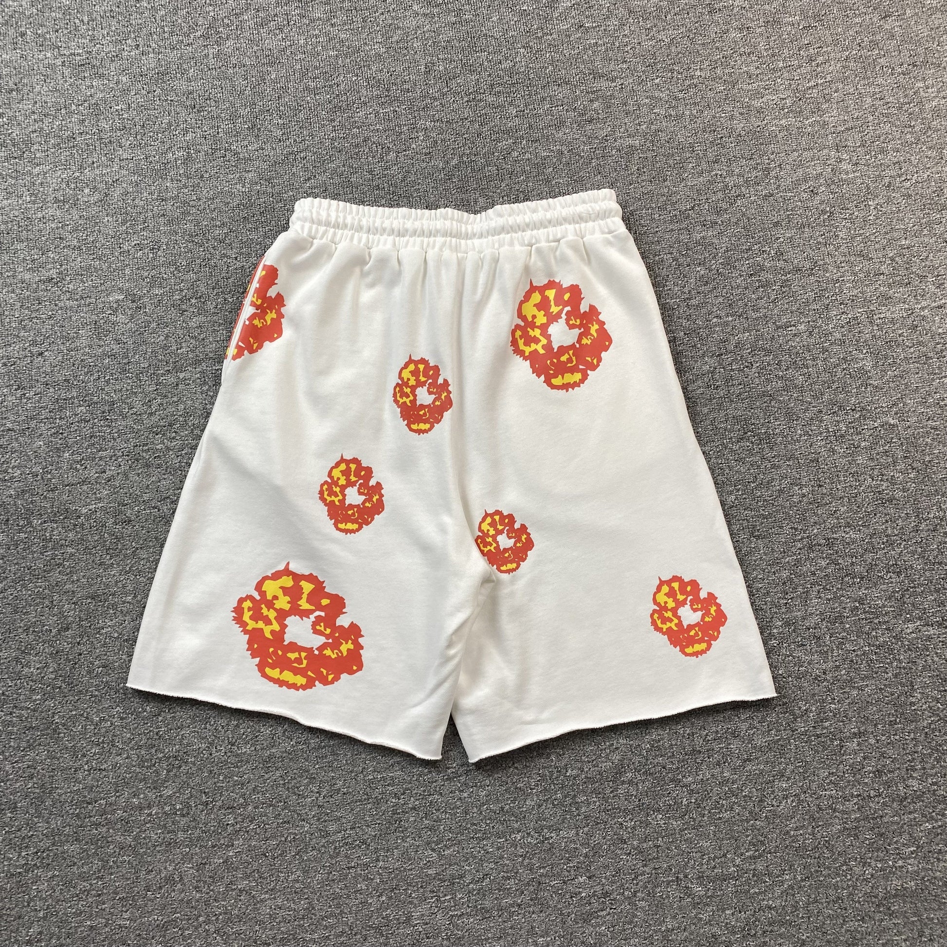 DENIM TEARS x OFFSET COTTON WREATH SHORTS WHITE - Phantom Kicks