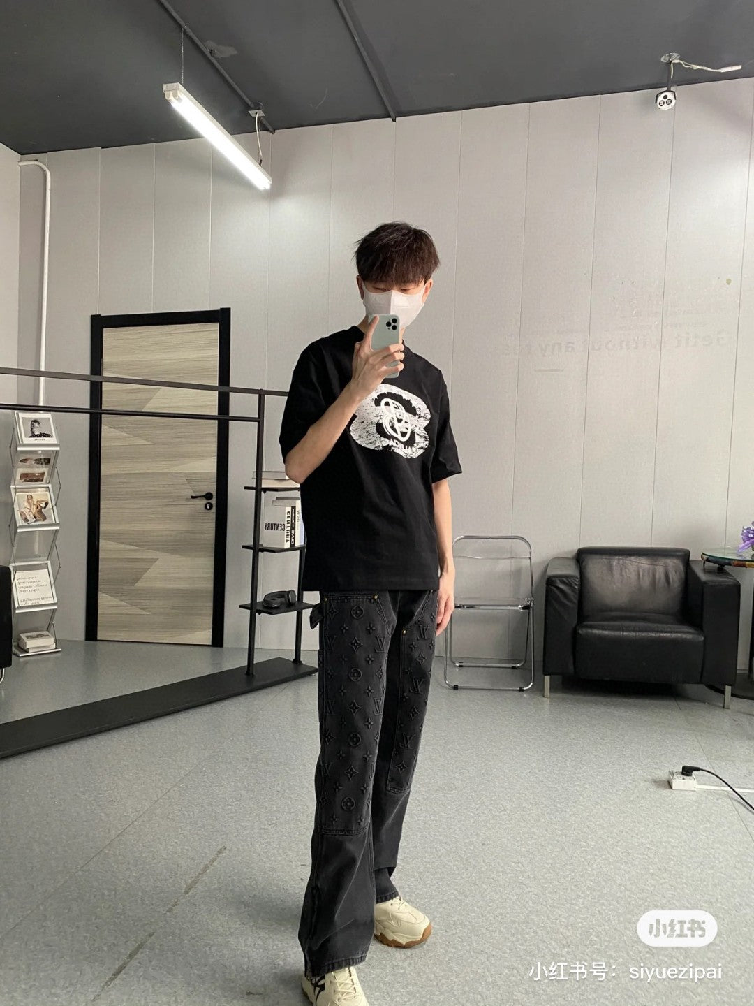 Balenciaga T-Shirt - Distressed Logo - Phantom Kicks