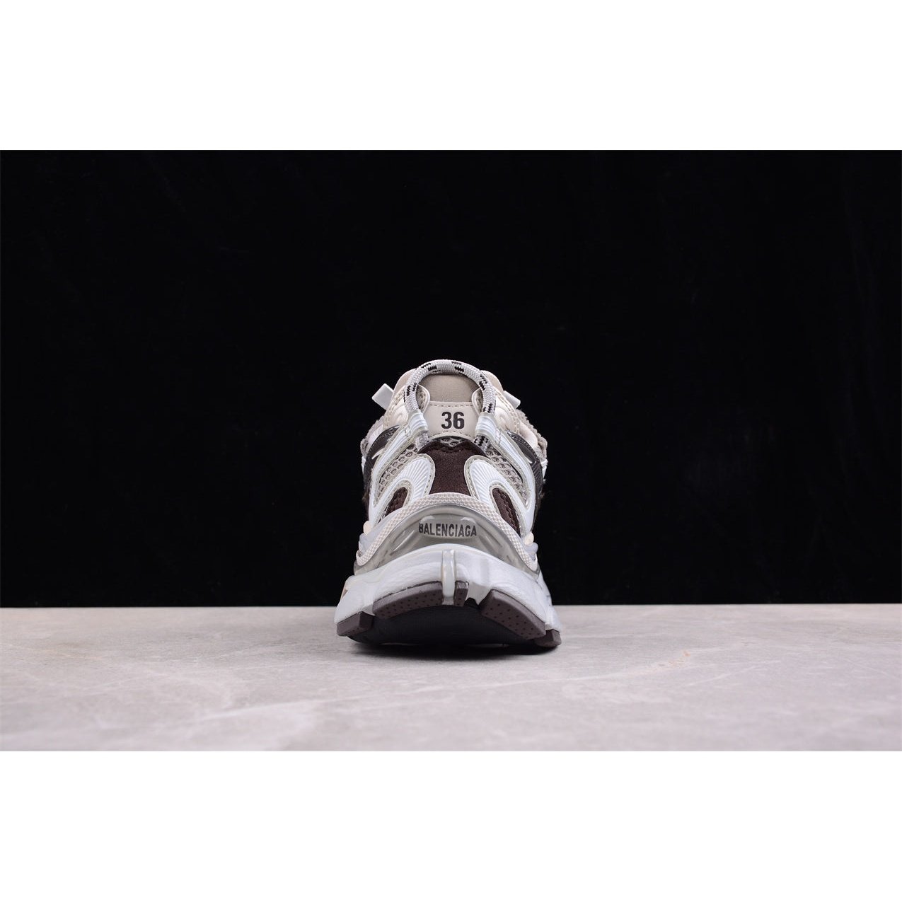 BALENCIAGA RUNNER x TAUPE MIX - Phantom Kicks