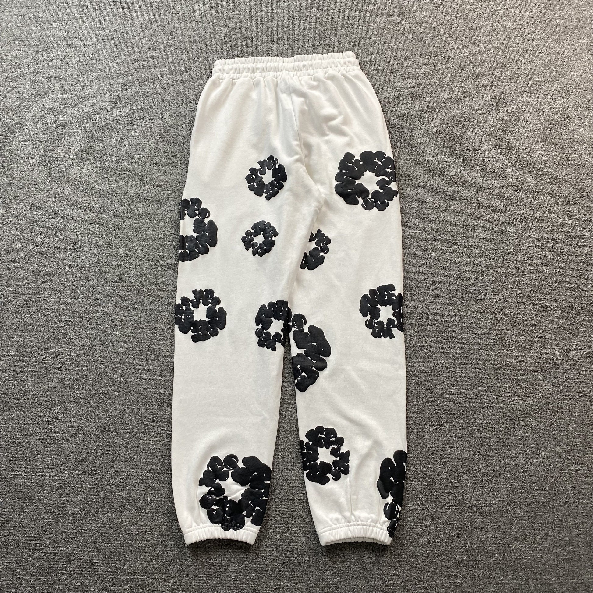 DENIM TEARS COTTON WREATH SWEATPANTS WHITE - Phantom Kicks