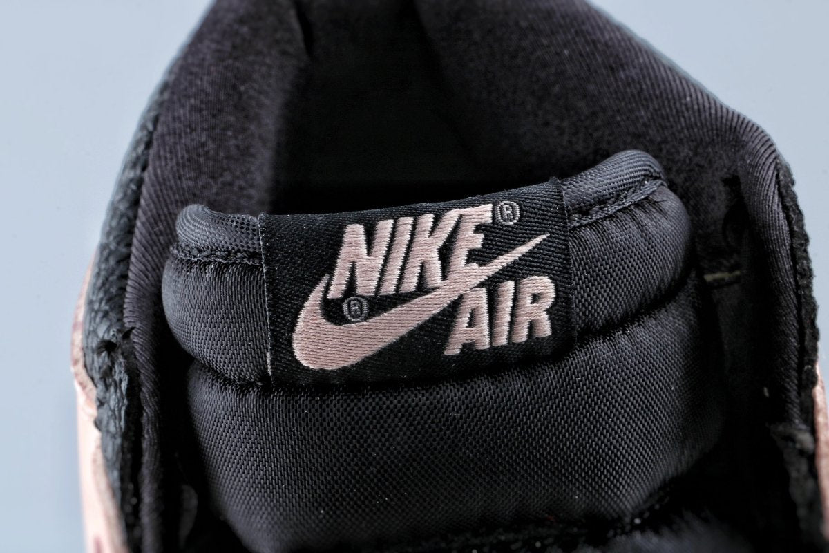 JORDAN 1 HIGH x BLACK CRIMSON TINT - Phantom Kicks