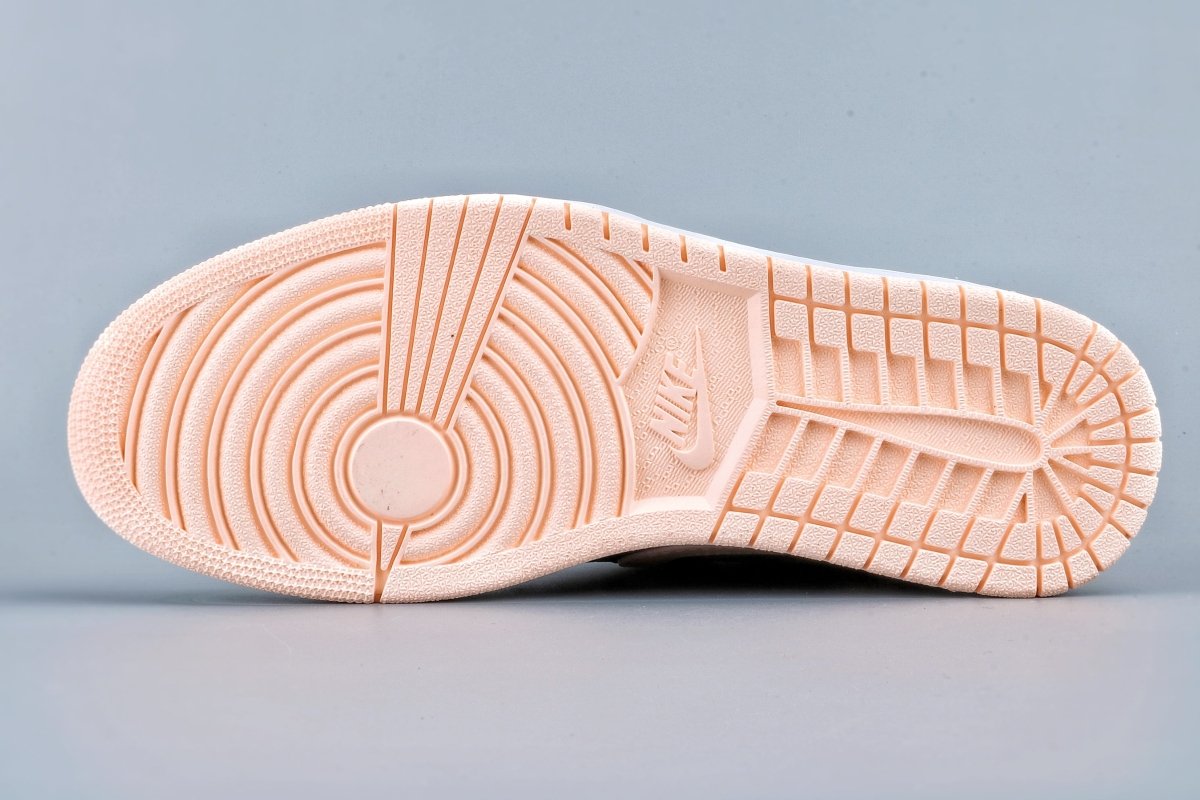 JORDAN 1 HIGH x BLACK CRIMSON TINT - Phantom Kicks