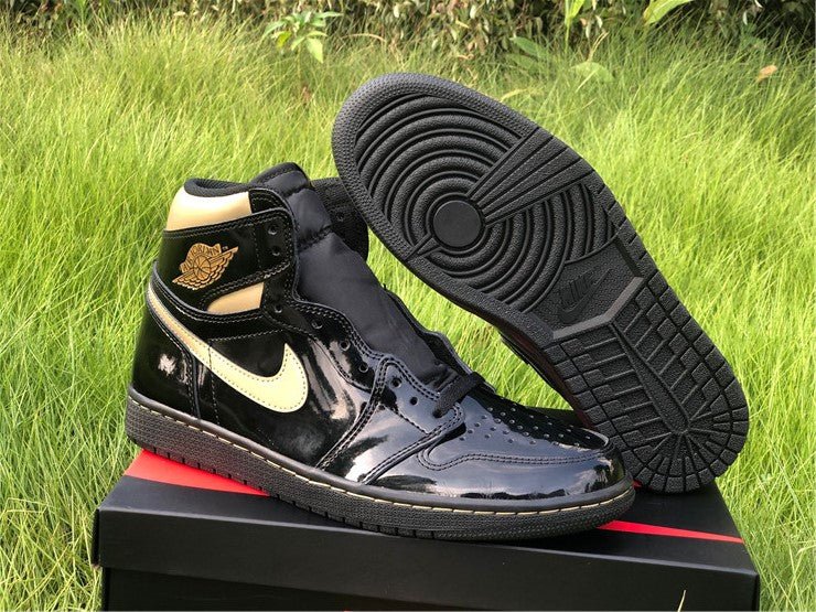 JORDAN 1 HIGH x BLACK METALLIC GOLD - Phantom Kicks