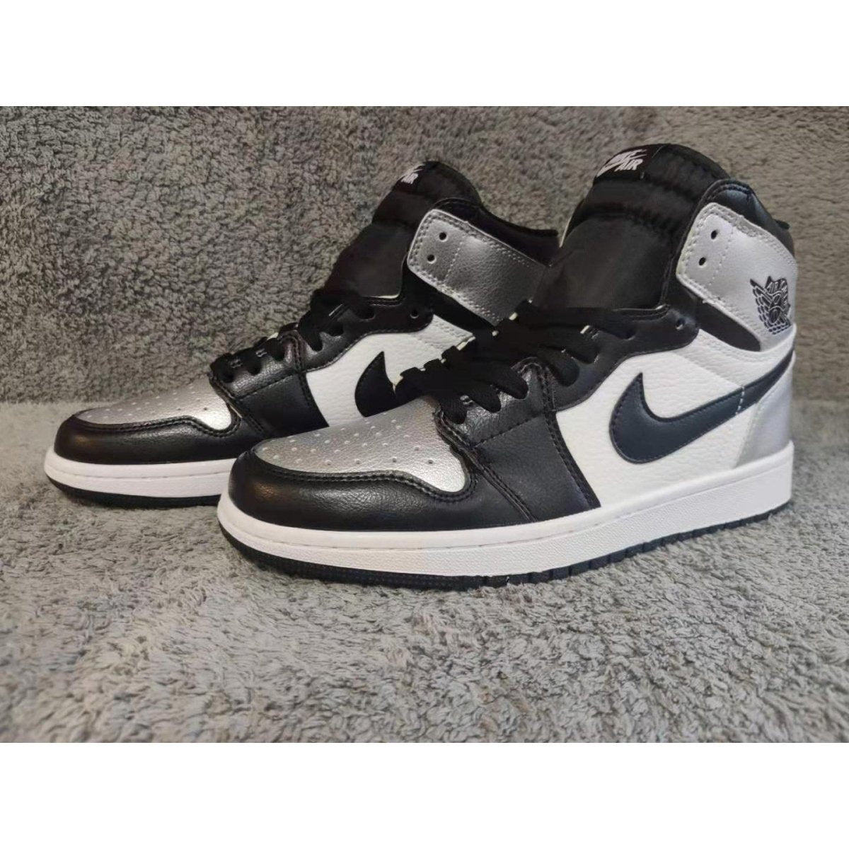 JORDAN 1 HIGH x SILVER TOE - Phantom Kicks