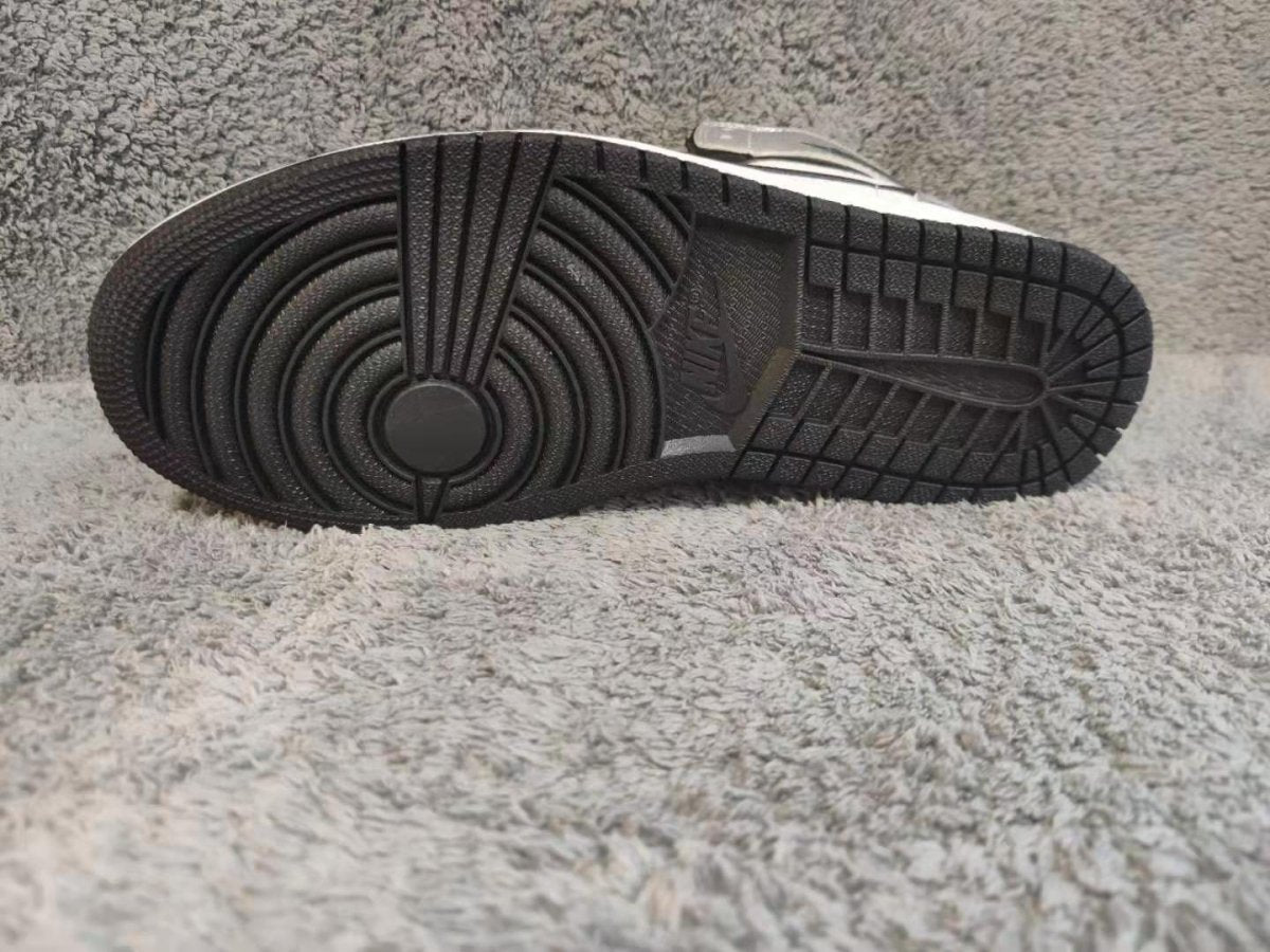 JORDAN 1 HIGH x SILVER TOE - Phantom Kicks