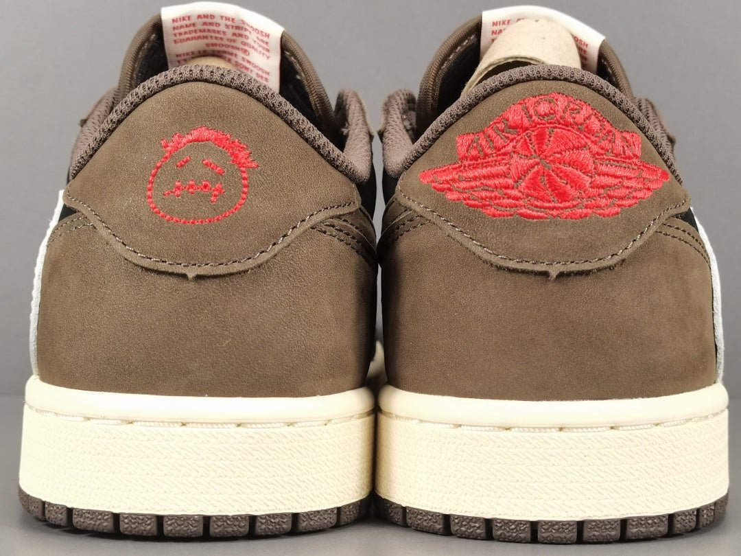 JORDAN 1 LOW OG SP x TRAVIS SCOTT - Phantom Kicks