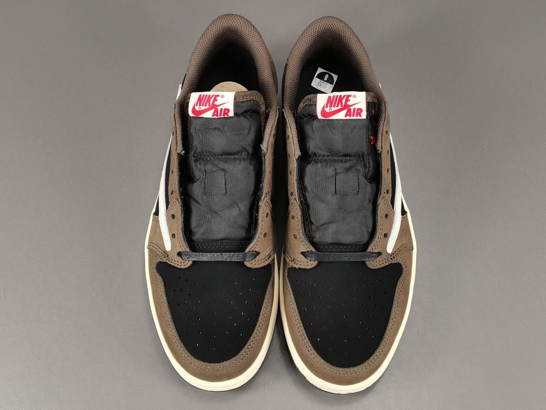 JORDAN 1 LOW OG SP x TRAVIS SCOTT - Phantom Kicks