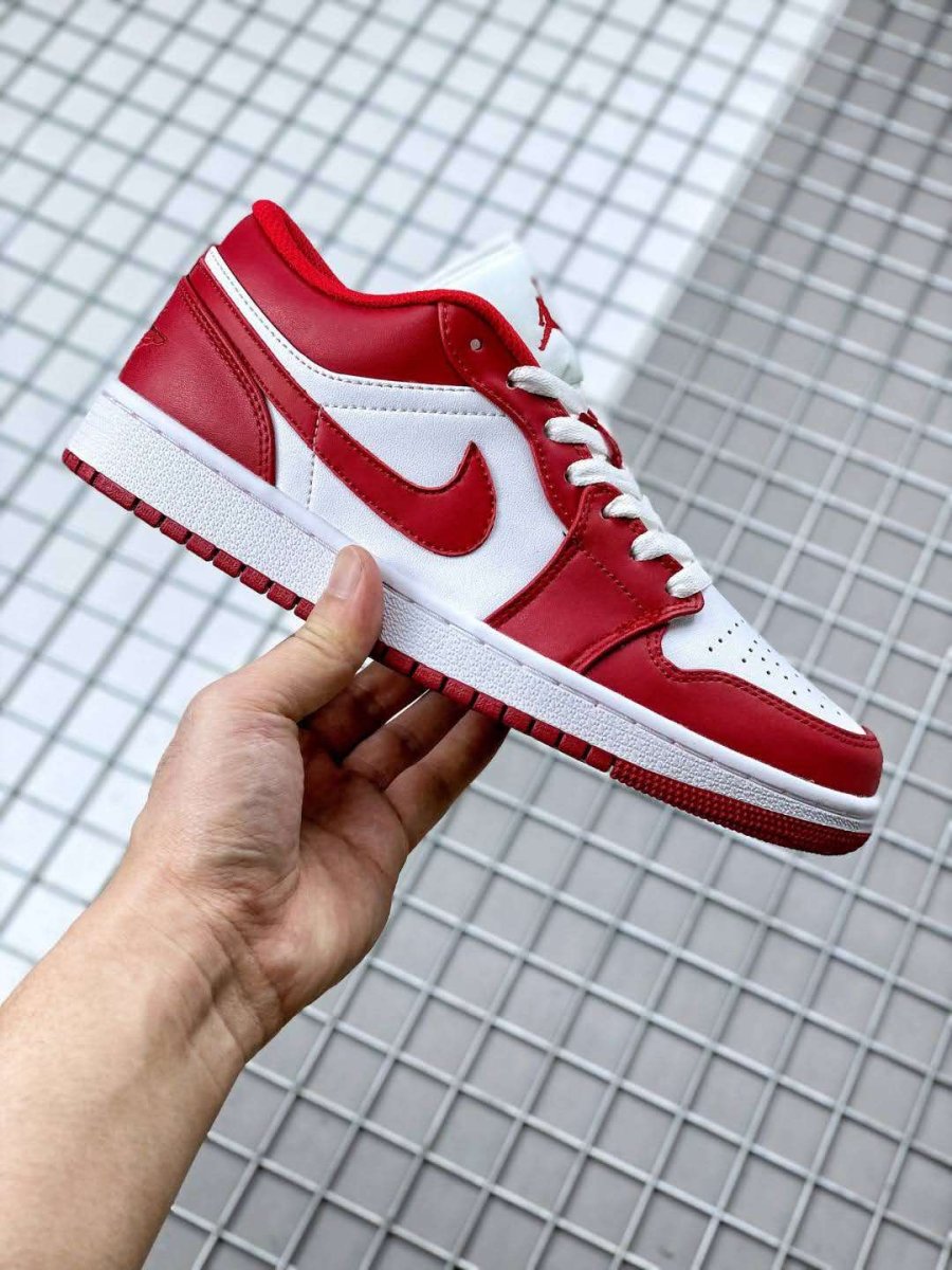JORDAN 1 LOW x GYM RED WHITE - Phantom Kicks