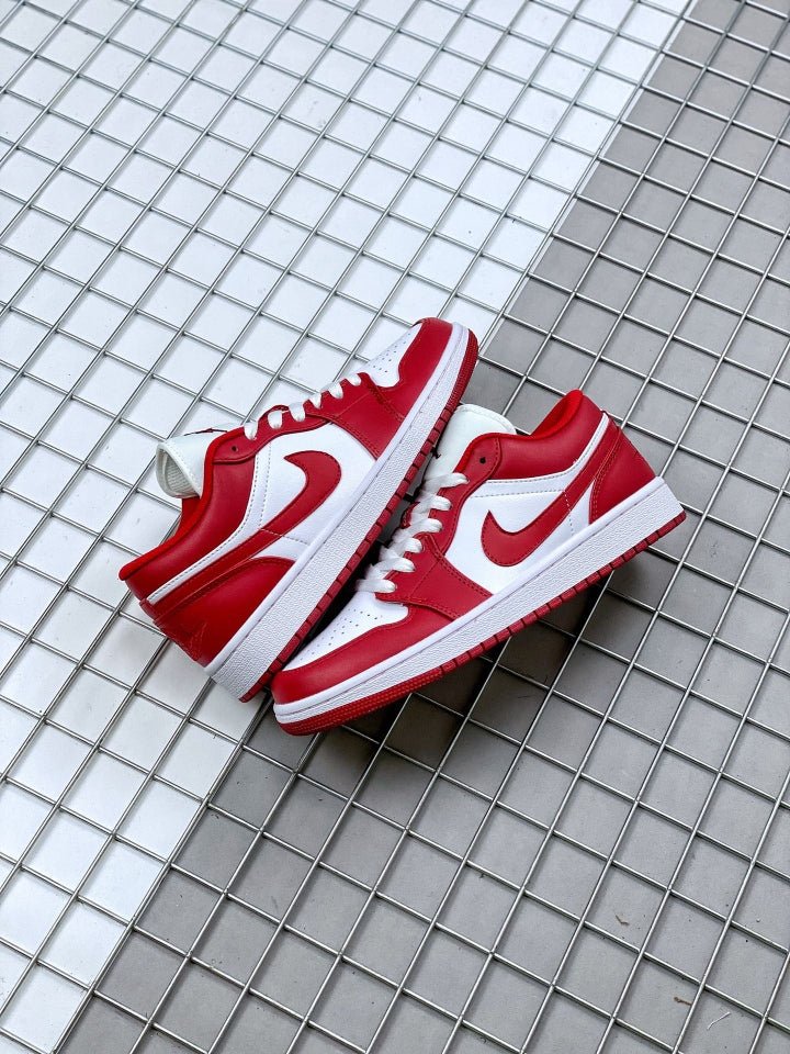 JORDAN 1 LOW x GYM RED WHITE - Phantom Kicks