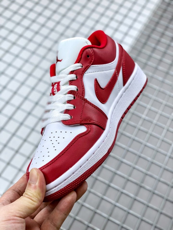 JORDAN 1 LOW x GYM RED WHITE - Phantom Kicks